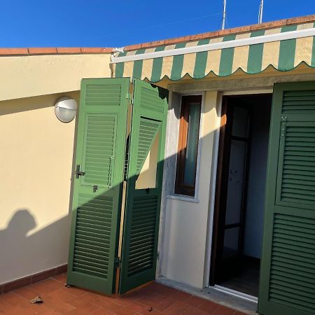 Confortevole Camera Matrimoniale A 500 Mt Dal Mare Marina Di Carrara Exteriör bild